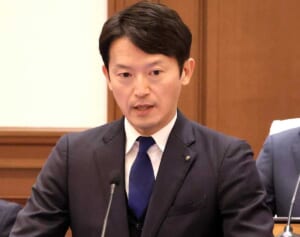 「肝心な部分が見えません」斎藤知事　“主役ボケボケ”の公務写真にネット騒然…54歳俳優も痛烈皮肉