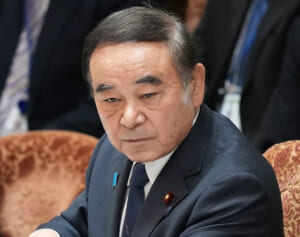 「品格なさすぎ」「チンピラ」予算委員長の大物自民議員　ヤジ巡る共産議員への“ブチ切れ対応”が波紋…解任決議案も出され止まらぬ“悪評”