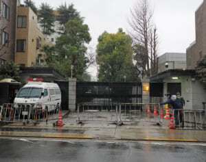 《送検時には薄ら笑いも》中国大使館侵入で逮捕の幹部自衛官（23）　両親が語った「謝罪」と「普段の思想」