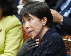 「いつもと様子が違う」高市首相　統一教会との関係問うた中道議員に対する「5分ぶっ通し答弁」にSNS騒然…苛立ち両手拳で台を叩く場面も