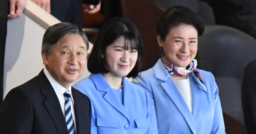 「知性的すぎる」愛子さま　WBC初ご観戦での“貴重なメガネ姿”に感激続々…試合中には技術面のご質問も