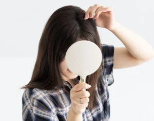 最新の薄毛対策が優秀すぎる！「おすすめアイテム」4選《最新治療のリアルも紹介》