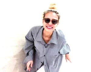 「威圧感しかない」“元おはガール”タレント（39）　大手寿司チェーン店でのタトゥー“まる出し”姿が物議