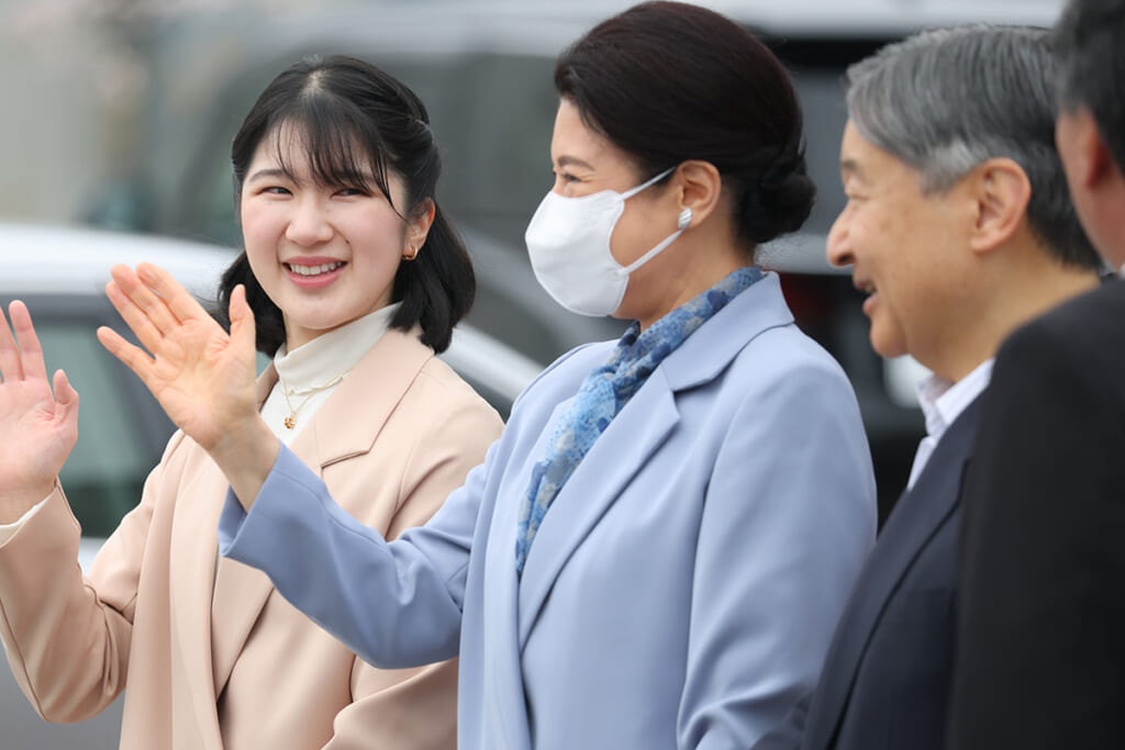 愛子さま　福島ご訪問では歓声の嵐！宮内庁内でささやかれる「次の海外公式ご訪問候補」