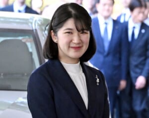 「春らしくて素敵」愛子さま　福島ご訪問2日目で見せられた“桜コーデ”に絶賛続々！子供たちの歓声にもにっこり笑顔
