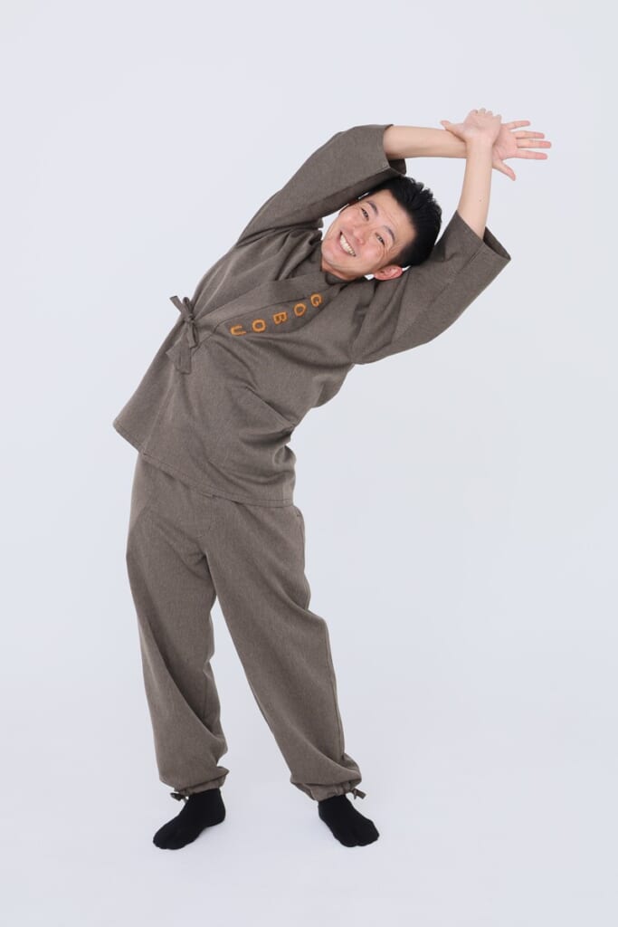 ごぼう先生が動画で解説！「50代からの不調解消体操」【春バテ解消 胸郭ぐい～ん体操】｜介護界のアイドル