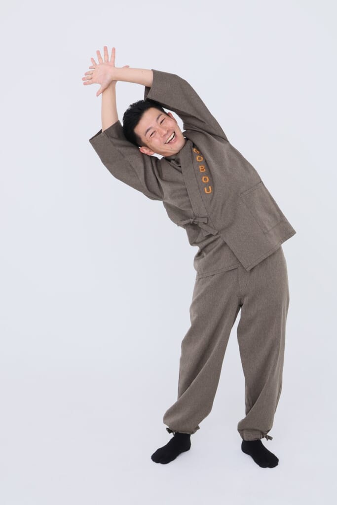 ごぼう先生が動画で解説！「50代からの不調解消体操」【春バテ解消 胸郭ぐい～ん体操】｜介護界のアイドル