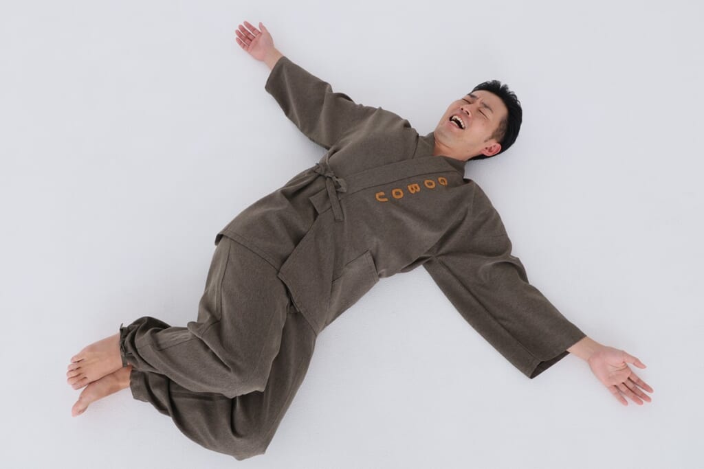 ごぼう先生が動画で解説！「50代からの不調解消体操」【春バテ解消 パタパタひざ倒し】｜介護界のアイドル