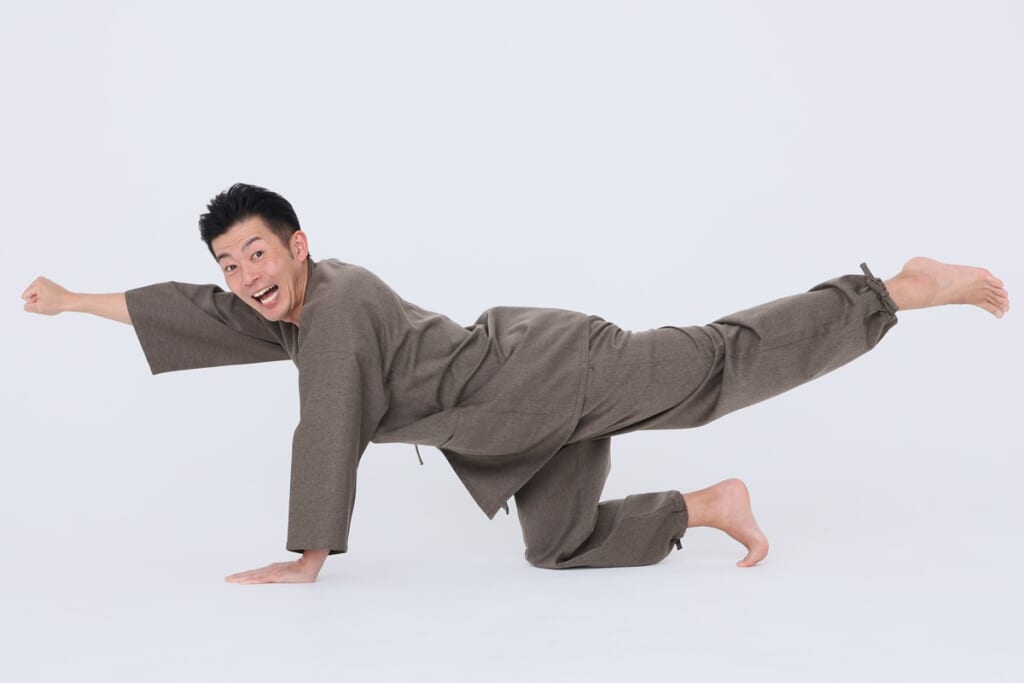 ごぼう先生が動画で解説！「50代からの不調解消体操」【ぽっこりお腹改善 スーパーマンポーズ】｜介護界のアイドル