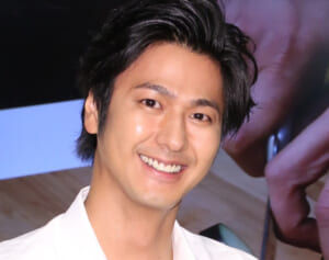 速水もこみち　20年以上所属した大手事務所から新鋭事務所への移籍にあった「妻・平山あやとの関係」