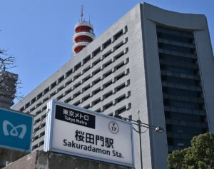 《内鍵を閉め、キスを迫り…》不動産管理会社役員（46）が採用面接中にわいせつ容疑で逮捕、会社と顧問弁護士は取材に“ノーコメント”