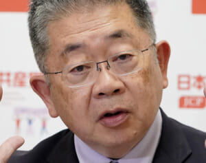 「ふんぞり返ってるのがお詫び？」共産党・小池晃氏　辺野古事故、運航団体の謝罪をフォローも疑問の声…同団体は“腕組み会見”で大ひんしゅく