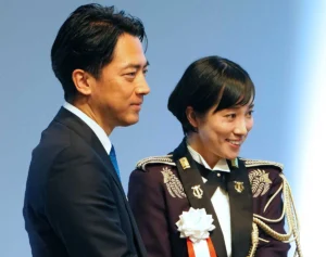 「他責思考どうにかならんの？」自民党大会　現役自衛官の“制服着用”出席が物議…小泉大臣＆党幹部の「釈明」にSNS呆れ