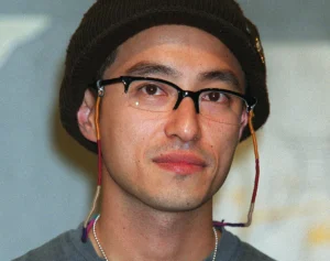 「仙人すぎる」元メンノン俳優（54）　『アド街』登場で見せた“変貌姿”にSNS騒然…“山暮らし”から一転した「現在の職業」