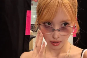 直してあげてよ」TWICE・モモ “だらしない”ドレスが物議…宮沢りえも