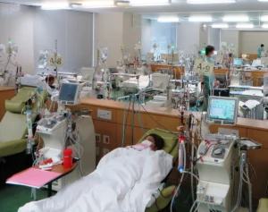 「俺死ぬのかな」悲痛な声…中東情勢悪化の“ナフサ不足”で医療現場は悲鳴、透析患者に“命の危機”