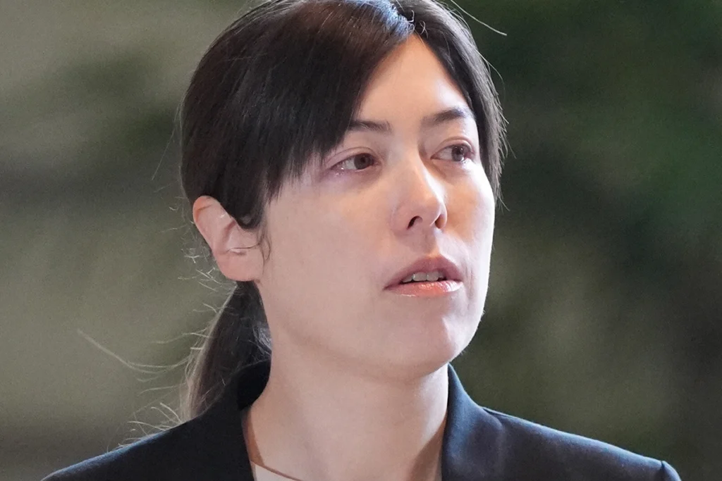 「悪目立ちしてしまった」小野田紀美氏 園遊会での“全身真っ赤コーデ”が物議…ベテラン皇室担当記者が指摘する“配慮不足”