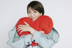 元宝塚星組トップスター・礼真琴が男役から一転キュートでセクシーな