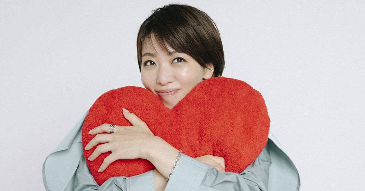 元宝塚星組トップスター・礼真琴が男役から一転キュートでセクシーな“ベティーちゃん”に！慣れない“女のコ役”や“憧れの先輩”との共演への熱い思い