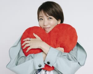 元宝塚星組トップスター・礼真琴が男役から一転キュートでセクシーな“ベティーちゃん”に！慣れない“女のコ役”や“憧れの先輩”との共演への熱い思い