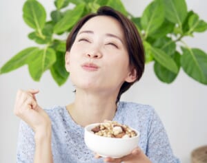 50代以上の女性は要注意！知らないうちに“歯が折れる”…当てはまったらキケンな悪習慣11選