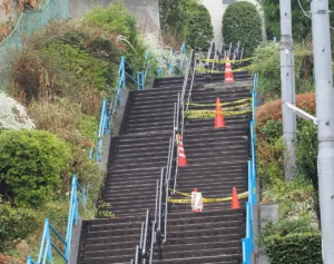 「ショベルカーが階段をガリガリと…」板橋区で外国人解体作業員がトンデモ行動、住民憤慨…元請け社長が語った「管理不足」の真相