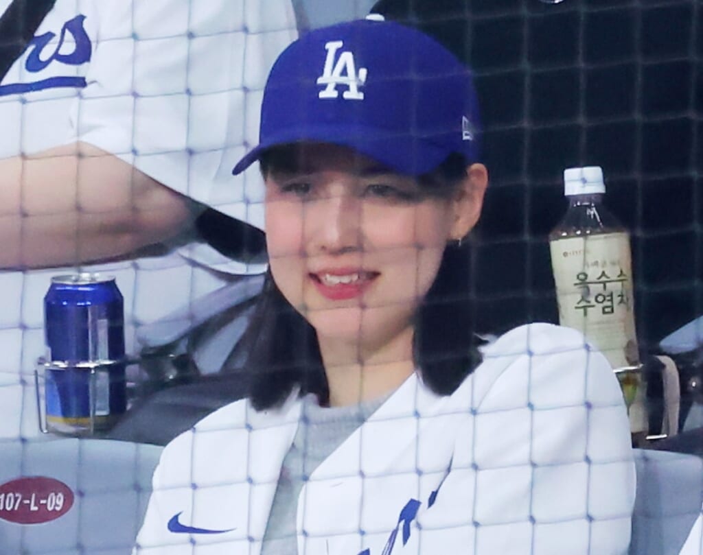 真美子さん　愛娘誕生後に長年貫いた“ズボン派”から“スカート派”に転向したワケ