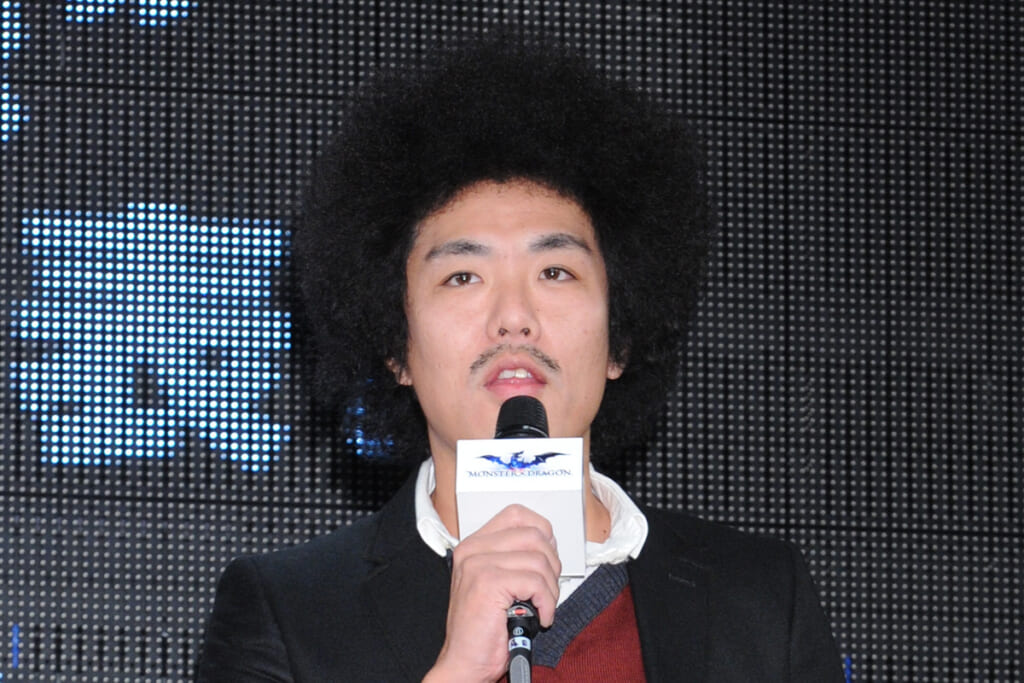 「おじいちゃんみたい」「白い…」元アフロ芸人（50）の“別人級”近影にネット衝撃