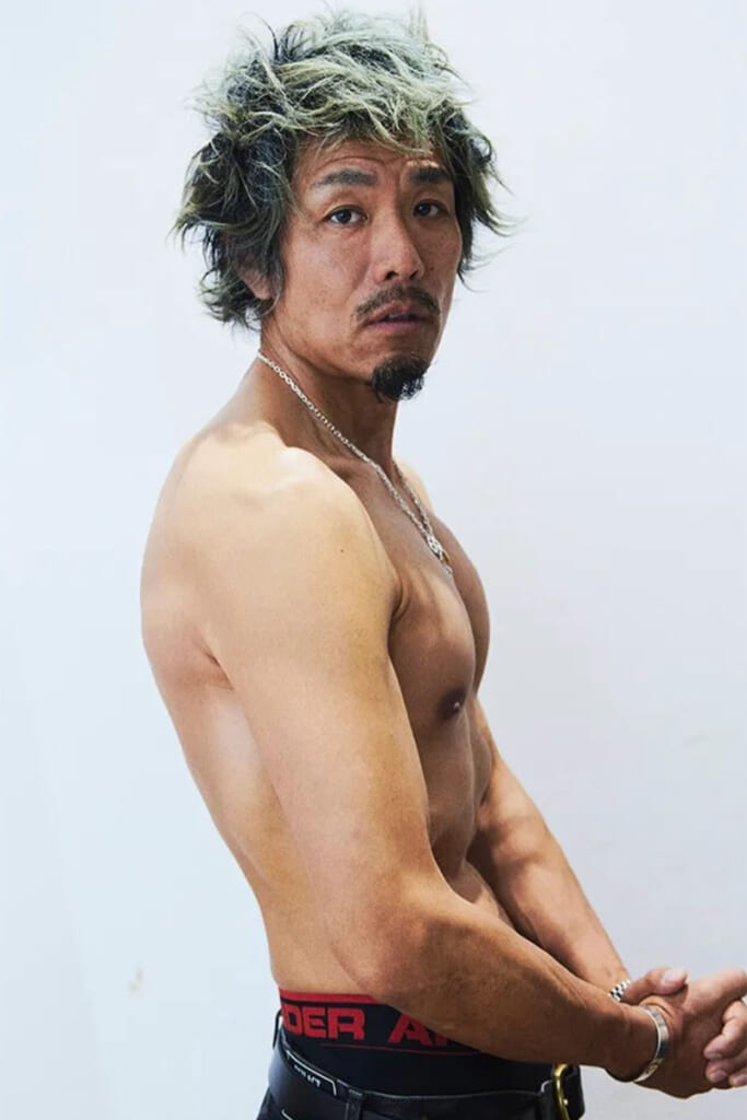 「おじいちゃんみたい」「白い…」元アフロ芸人（50）の“別人級”近影にネット衝撃