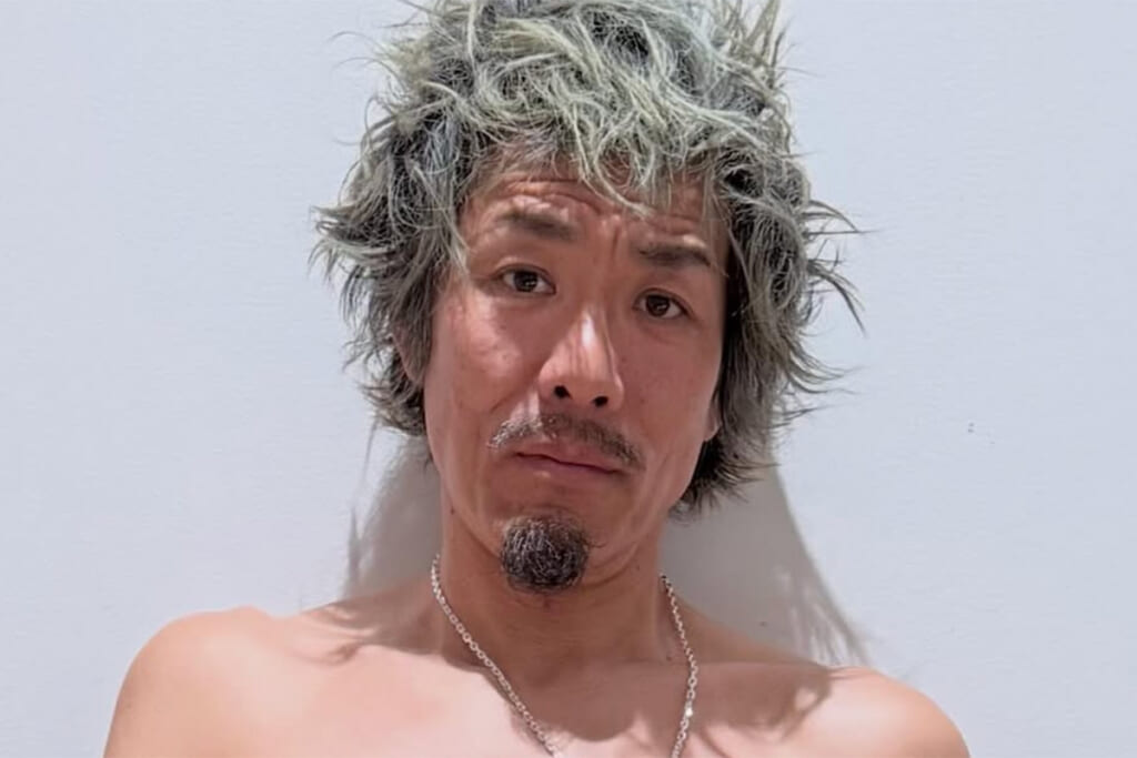 「おじいちゃんみたい」「白い…」元アフロ芸人（50）の“別人級”近影にネット衝撃