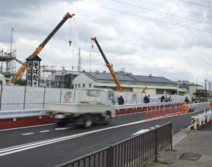 《発生から1年以上》八潮市陥没事故　道路が一部開通も漂う異臭…地元住民が語る復旧工事の“弊害”