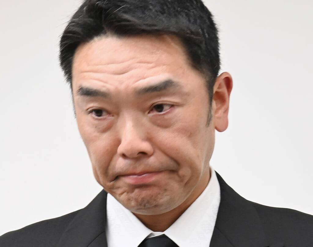 「めちゃめちゃ連絡くる」巨人・阿部監督逮捕でまさかの“とばっちり”を訴えた30歳の超人気“タトゥーミュージシャン”
