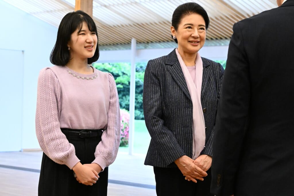 「国民からの敬意や憧れが損なわれる」愛子さま　高まる“政略婚”の現実味…皇室研究家が指摘する“養子縁組”案の危険性