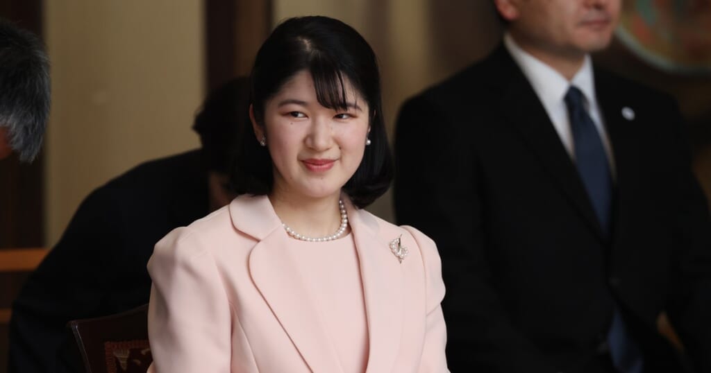 元プロテニス選手が体験した「天皇ご一家“愛のラリー”」 | 女性自身