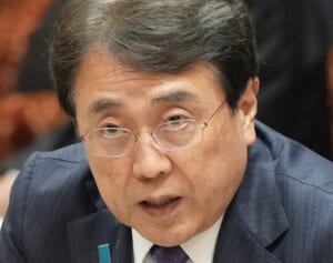 「ほんっとにズレてる」赤沢大臣　子育てママへの“寄り添い”投稿に疑問の声続出…“現役世代”から「現実をわかってない」指摘も