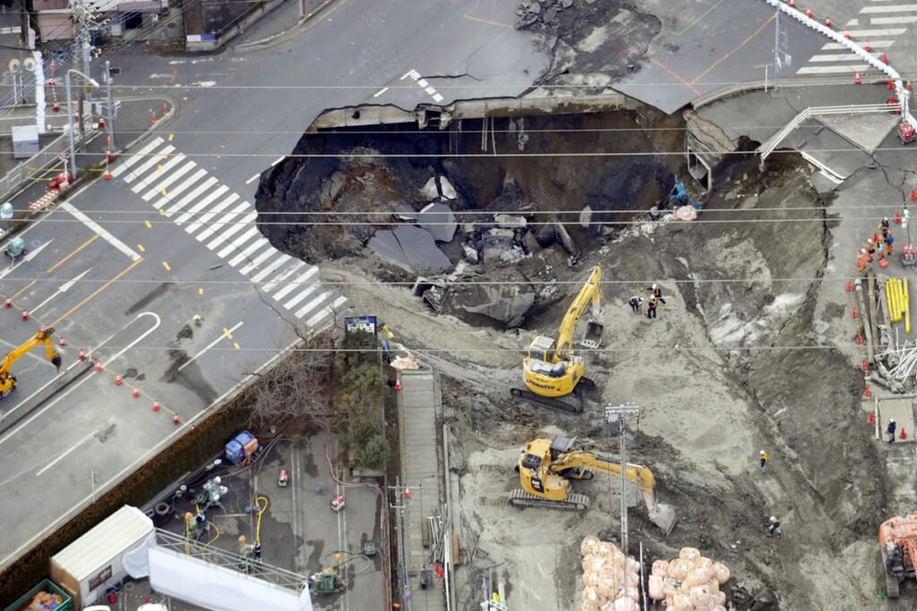 全国で相次ぐ“道路陥没”、「増加傾向は間違いない」と専門家は指摘……“大都市ほどキケン”なワケ