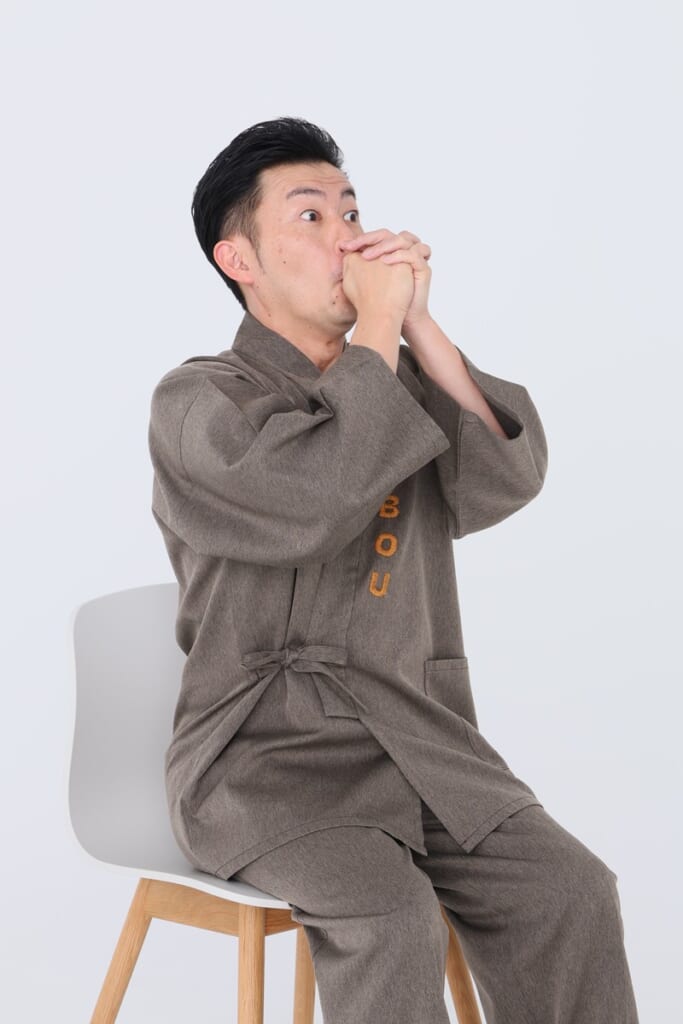 ごぼう先生が動画で解説！「50代からの不調解消体操」【ぽっこりお腹改善“お願い”深呼吸】｜介護界のアイドル