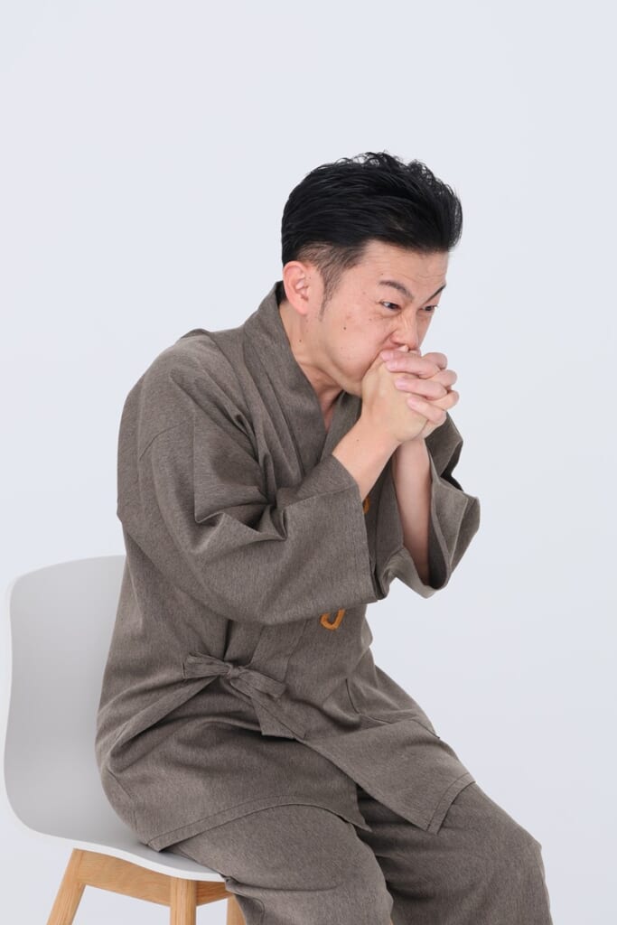 ごぼう先生が動画で解説！「50代からの不調解消体操」【ぽっこりお腹改善“お願い”深呼吸】｜介護界のアイドル
