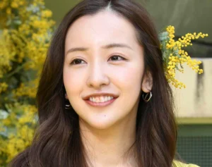 板野友美　ホリプロから独立で心配される不調のヤクルト選手夫との「W炎上リスク」