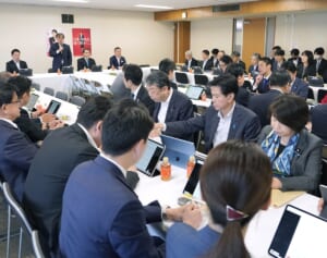 「バカバカしい話」自民党　国旗損壊罪の骨子案で“お子様ランチの旗が対象か”を議論…緊迫感なき姿勢に冷ややかな声