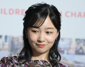 《海外でもお召しに》佳子さま　同デザインの洋服を2着「イロチ買い」も…ブランドの担当者が明かした「感謝の声」