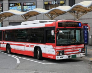 「4秒早発」でバス会社に文書警告…「秒数によって内容を変えたわけではない」近畿運輸局が明かした“処分の理由”とは