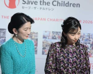 《“旅館の魔法瓶のよう”と賛否も》紀子さま　華やかワンピースが話題…母娘公務で増える佳子さまとの“攻めのリンクコーデ”