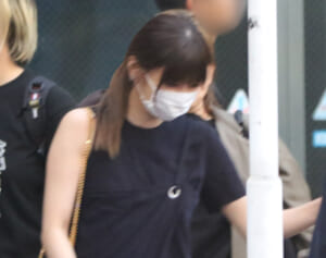 「目のやり場に困る」38歳“朝ドラ”女優の“前後ぱっくり”大胆ドレスに驚きの声