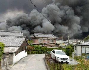 【呉市・船舶火災】「火元から10kmの駅前にも煙が」爆発音が何度も響き…近隣住民が明かした“衝撃の光景”
