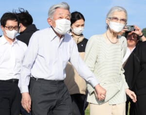 美智子さま　ご体調不安で取材も自粛要請のなか…葉山ご静養で見せた「ご健在ぶり」
