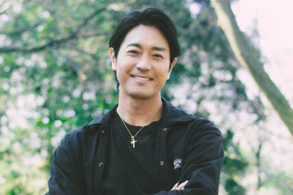 「随分変わった」妻は中越典子の元戦隊ヒーロー俳優（47）　金アクセ＆日焼け髭ヅラの“ワイルド外見”に変貌でネット衝撃