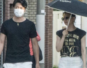 「随分変わった」妻は中越典子の元戦隊ヒーロー俳優（47）　金アクセ＆日焼け髭ヅラの“ワイルド外見”に変貌でネット衝撃