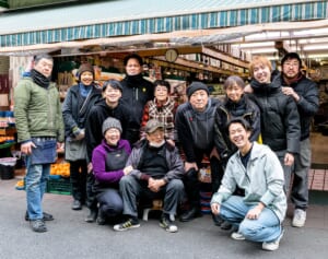「売れ残ったら原価で売っちゃばいい」キャベツ1玉10円、豆腐28円…大家族経営の人気青果店が物価高と“逆行”する理由