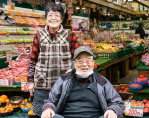 「家訓は“誠意はものでしか伝えられない”」激安の人気青果店が“19人の大家族経営”でも揉めないワケ